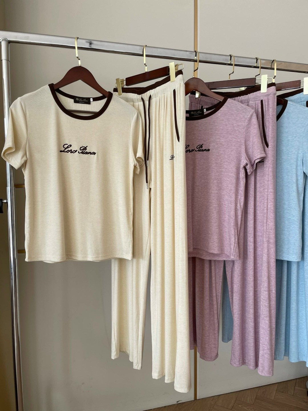 костюм трикотажный,женский костюм,костюм с брюками,костюм бежевый,летние костюмы