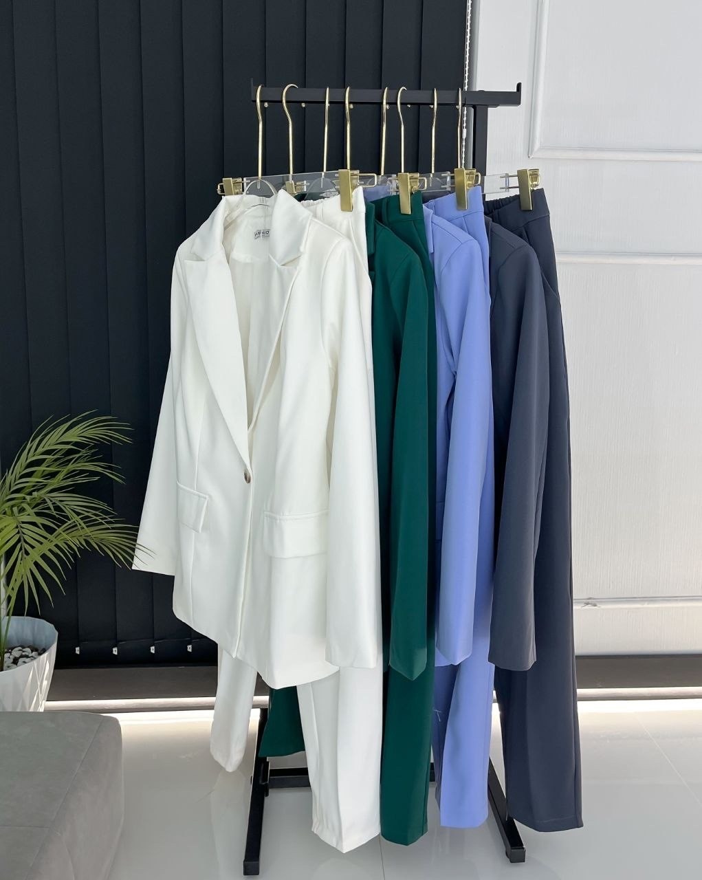 белый брючный костюм,белый костюм,брючный костюм,женский костюм,женский брючный костюм