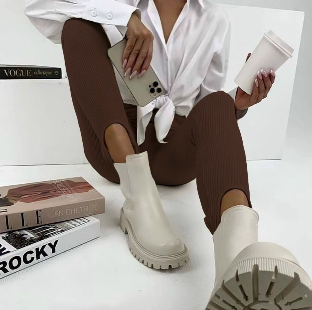 образы с леггинсами со штрипками,модные образы 2026,модные образы,легинсы с лоферами,пиджак с лосинами образ