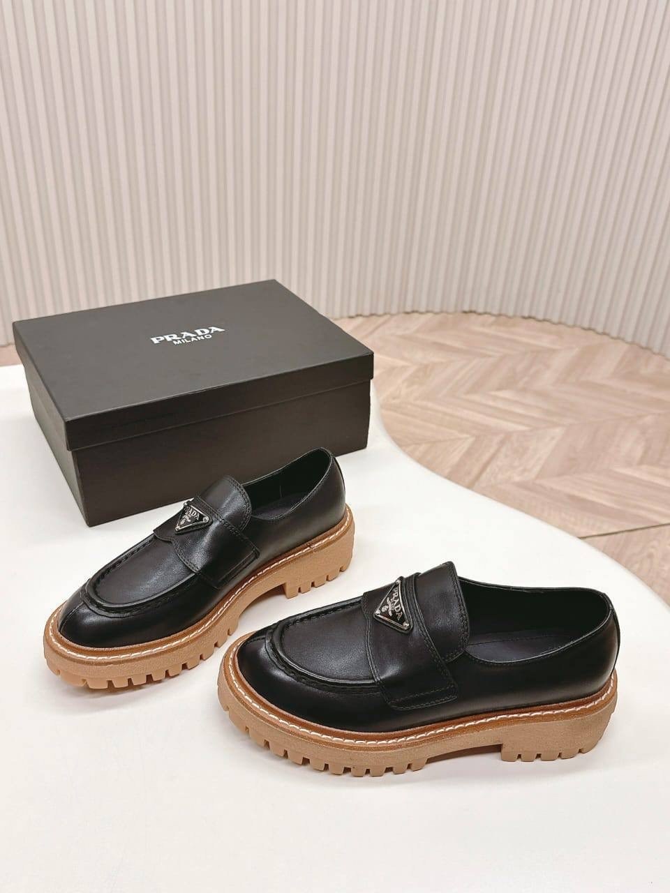 ,туфли лоферы женские,кожаные лоферы prada,лоферы женские коричневые,лоферы женские