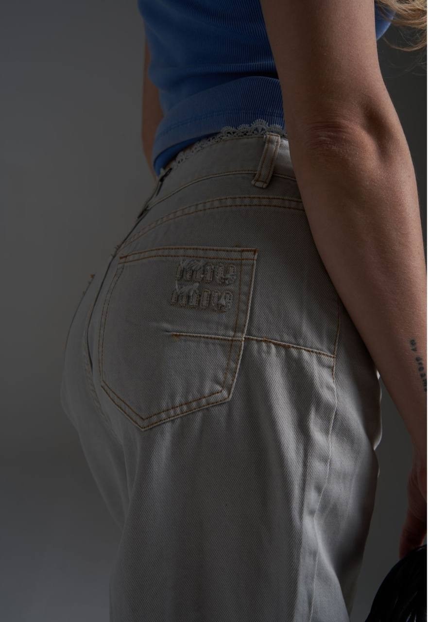 широкие женские джинсы,широкие джинсы,майка женская,джинсы стильные,широкие брюки