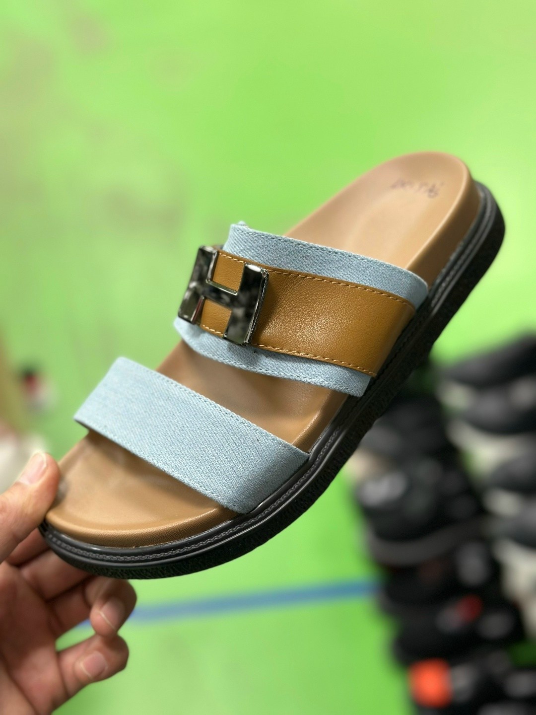 мужские шлепанцы,,кожаные шлепанцы,сандалии мужские,шлепки фенди