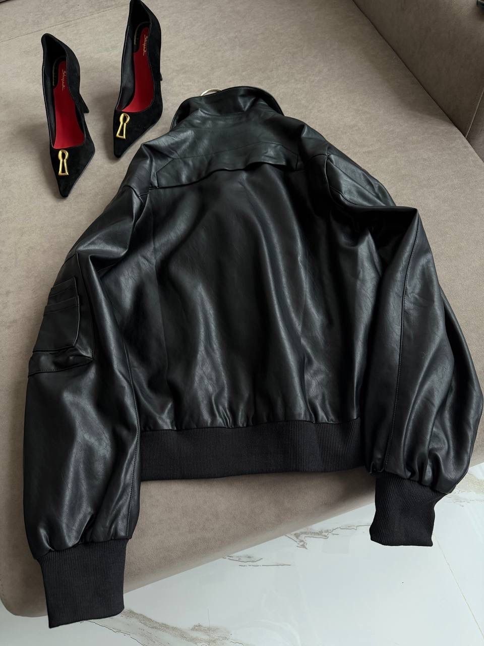 кожаная куртка,куртка бомбер,куртка стильная,женская кожаная куртка,куртка