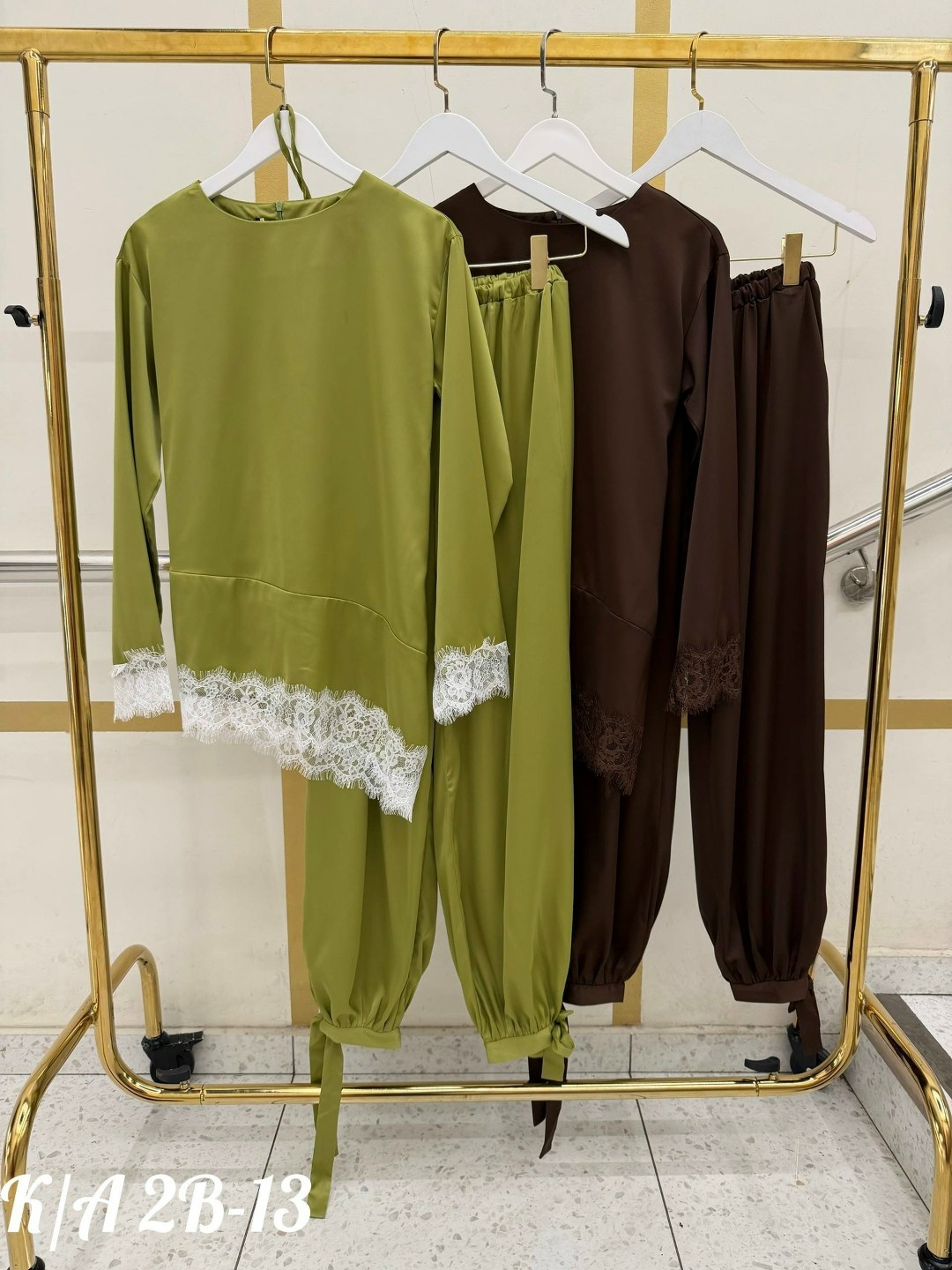 стильные костюмы,брючный атласный костюм,атласный костюм женский,атласный костюм,костюм из атласа брючный