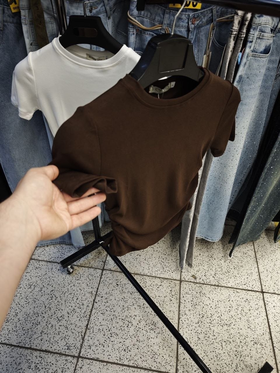 коричневая футболка женская,футболки женская,футболки модные,футболки для женщин,футболки и майки