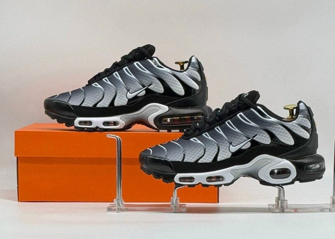 кроссовки nike air max tn plus,кроссовки мужские nike air max tn plus,nike air max tn plus black,кроссовки nike tn plus,nike air max tn plus