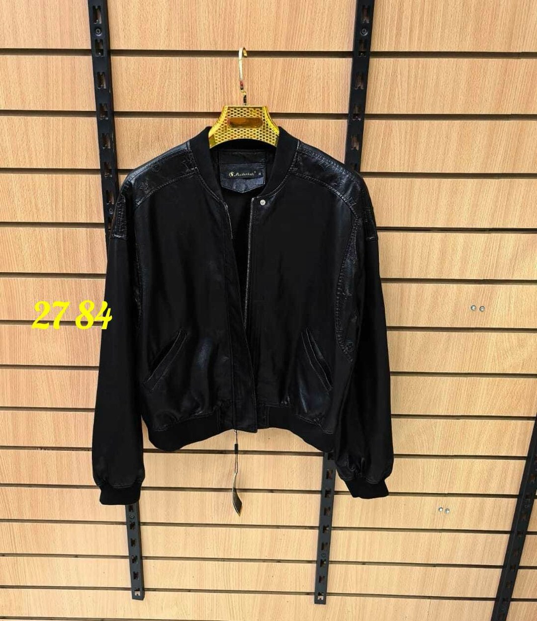 женская кожаная куртка,куртка кожаная,куртка бомбер кожаная,кожаная куртка бомбер женская,куртка женская