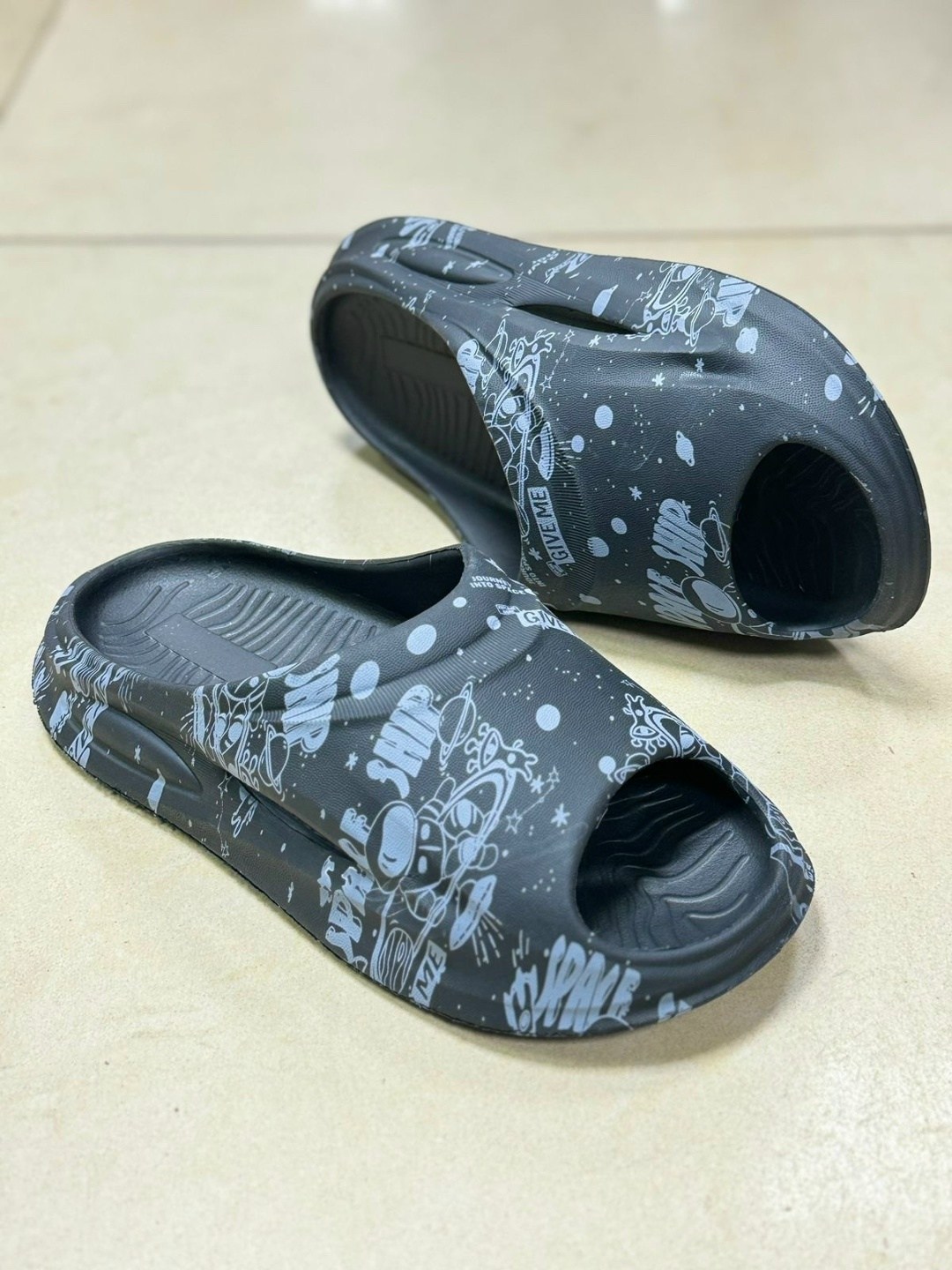 ,мужские шлепанцы,модные шлепанцы,тапочки модные,шлепанцы женские