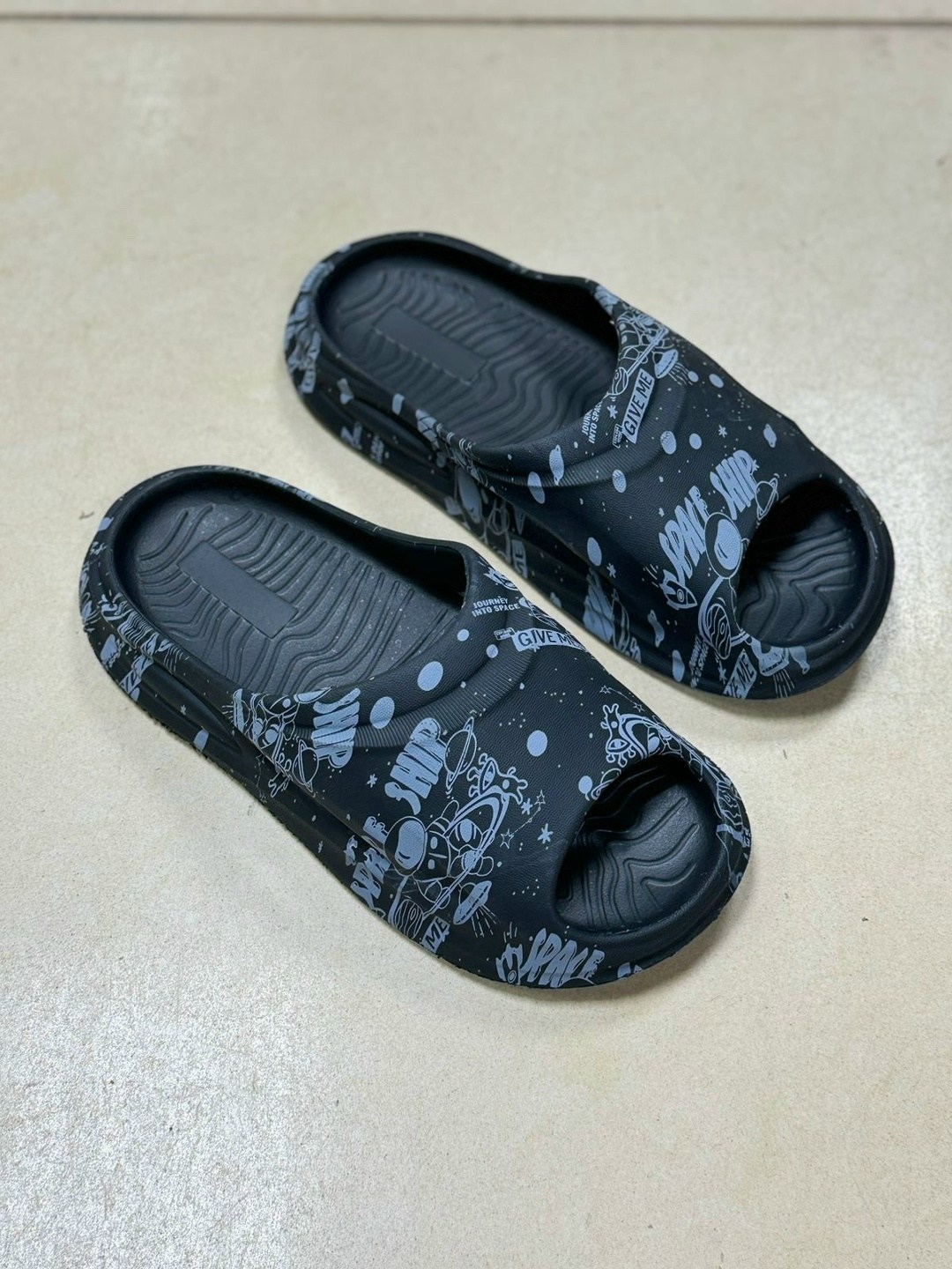 ,мужские шлепанцы,модные шлепанцы,тапочки модные,шлепанцы женские