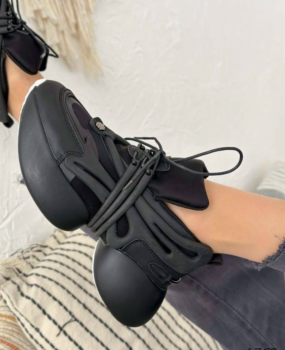 ,женские кроссовки,кроссовки женские черные, кроссовки,черные кроссовки