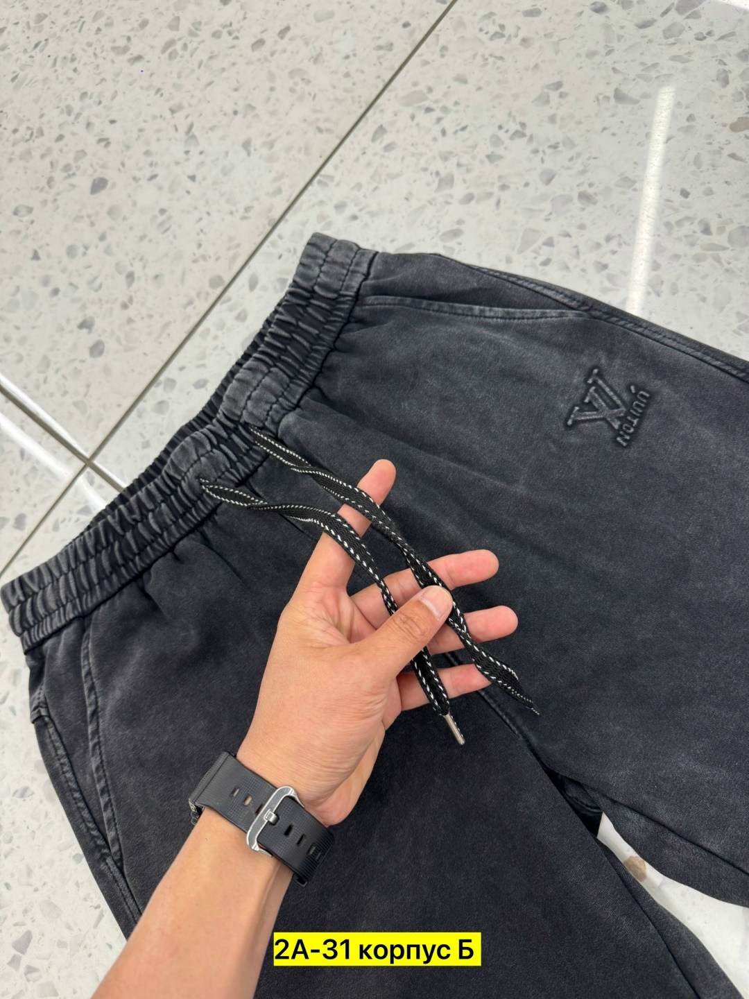 джоггеры и худи,мужская мода,свитшот и брюки,мужской стиль кэжуал,мужские джоггеры с худи