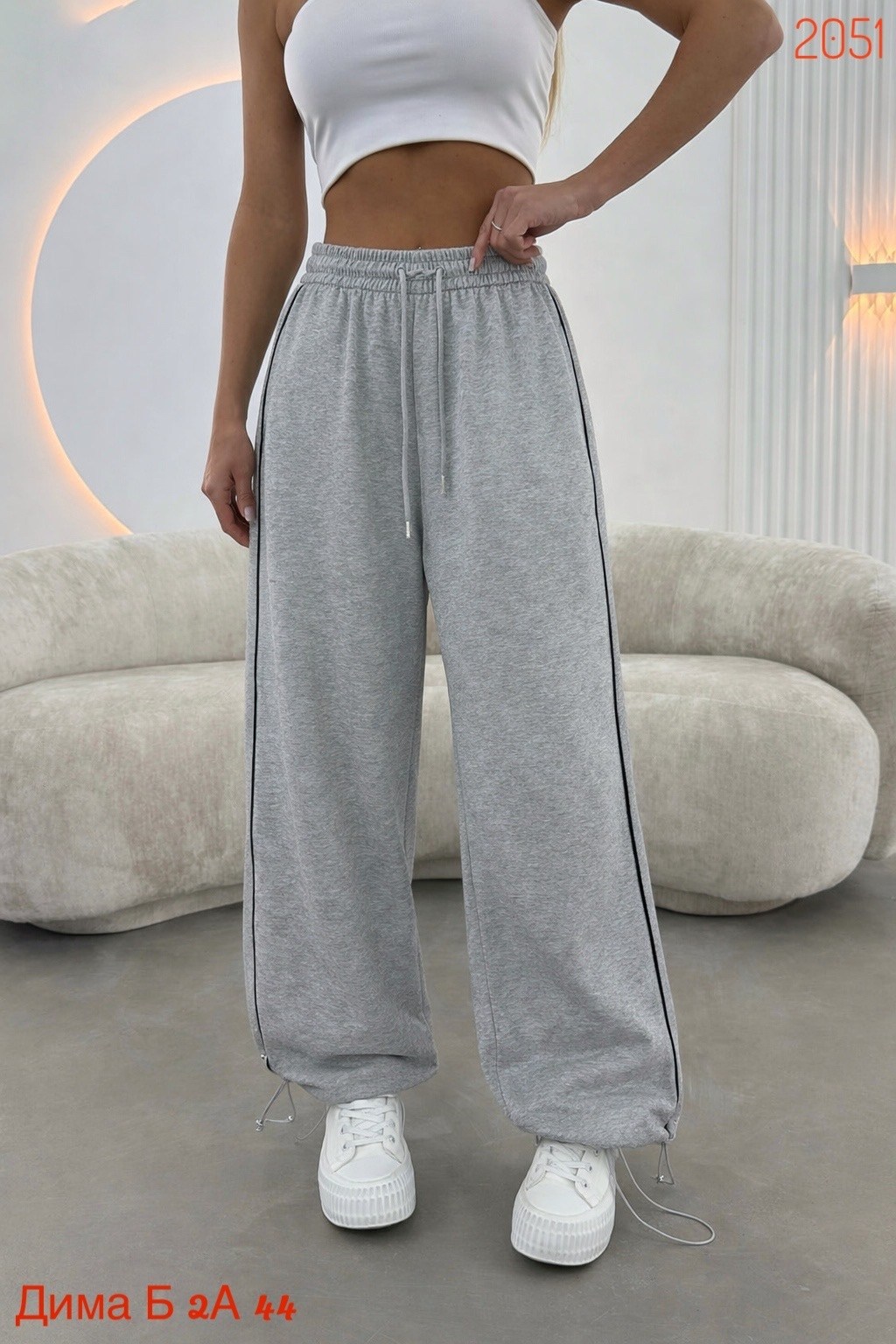 брюки карго с лампасами широкие y2k styfash,штаны y2k спортивные с лампасами оверсайз серые,брюки оверсайз с лампасами широкие спортивные y2k,спортивные женские штаны,спортивные штаны