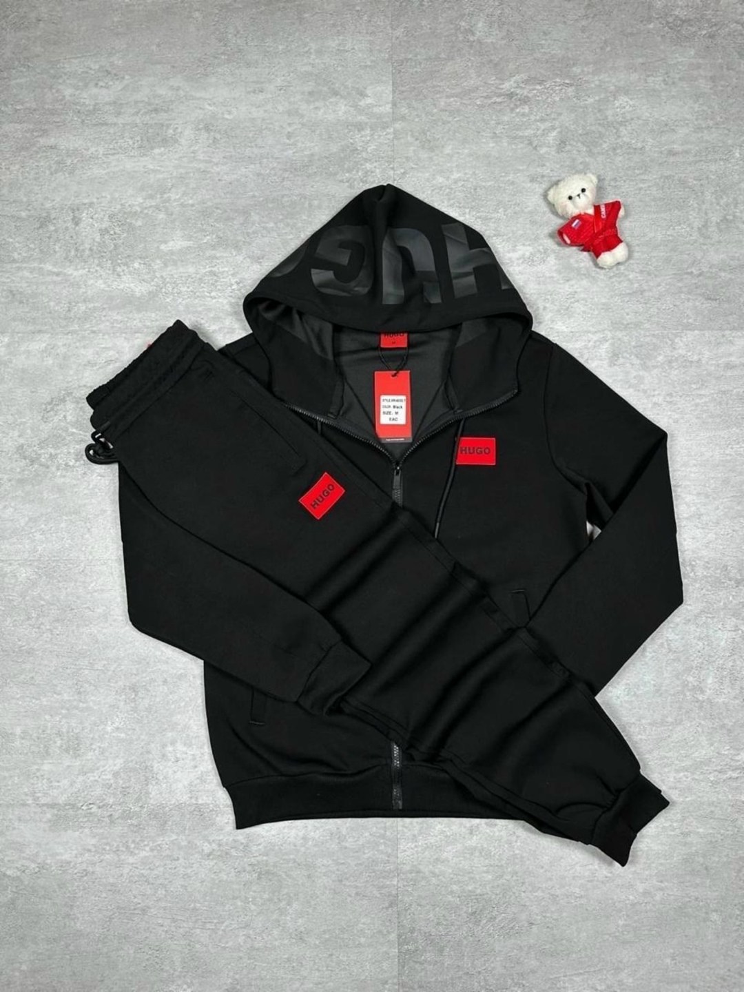 спортивный костюм hugo boss,спортивный костюм hugo,мужской спортивный костюм,спортивный костюм для мужчин,мужские костюмы hugo boss