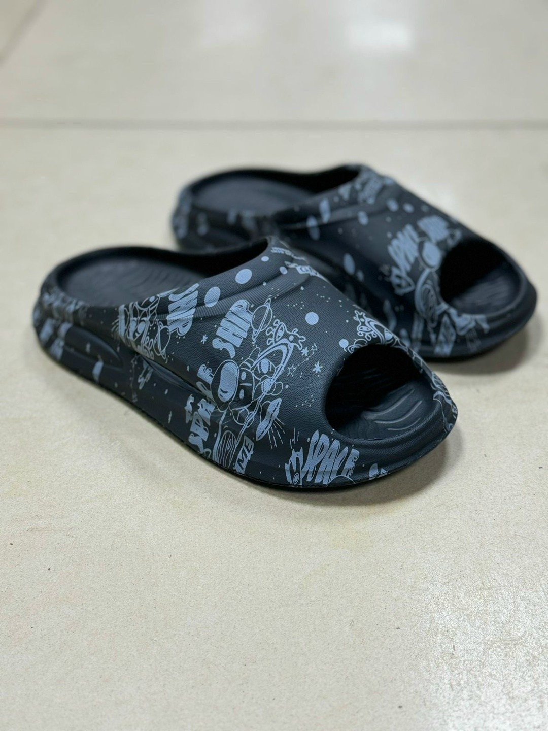 ,мужские шлепанцы,модные шлепанцы,тапочки модные,шлепанцы женские