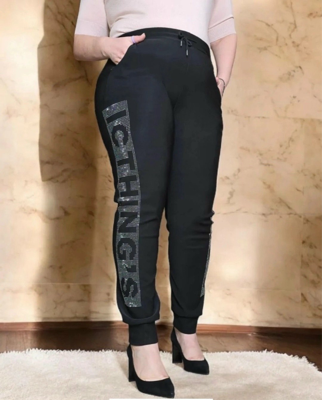 брюки спортивные женская,спортивные штаны со стразами,женские спортивные штаны,спортивные штаны 2026 женские,женские штаны