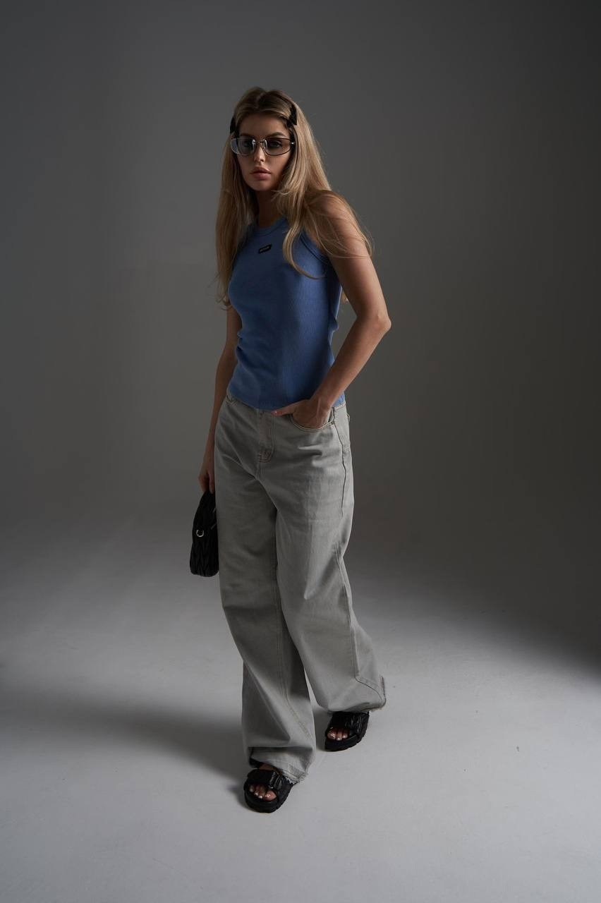 широкие женские джинсы,широкие джинсы,майка женская,джинсы стильные,широкие брюки