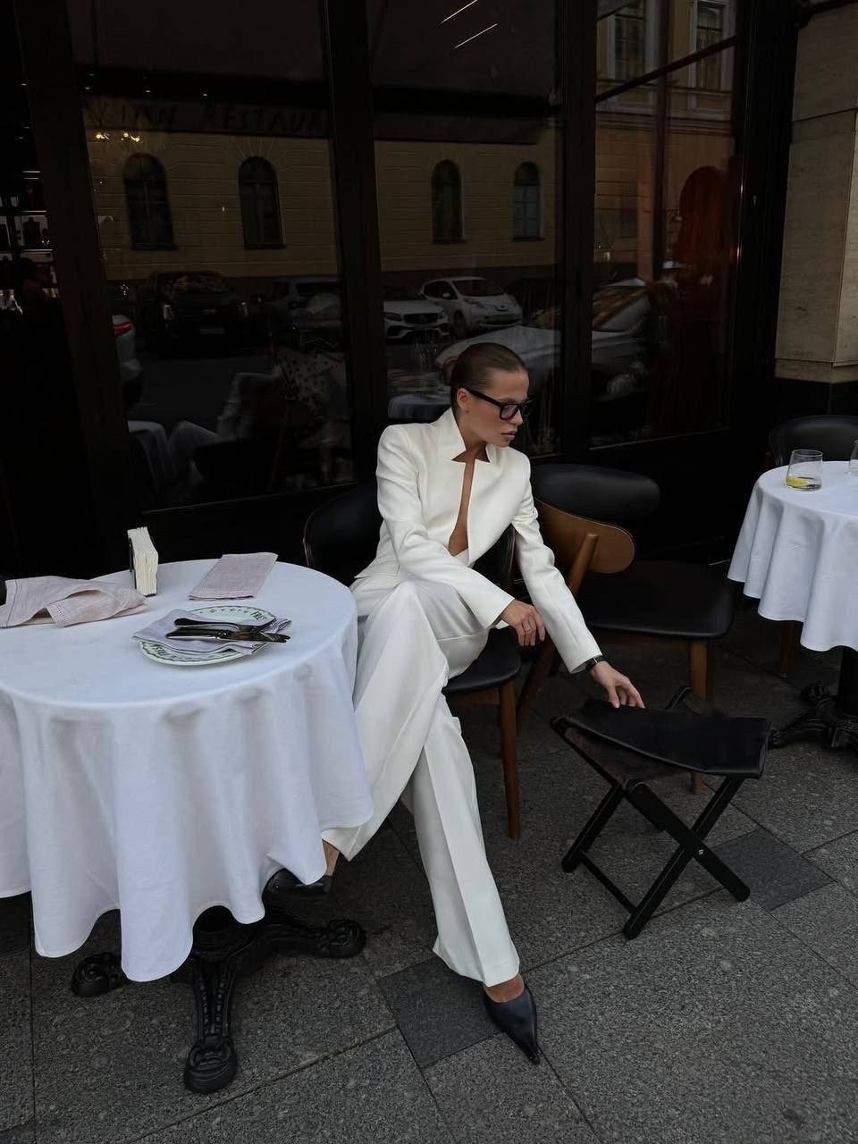 белый брючный костюм,женский брючный костюм,элегантные брюки,белый костюм,женский костюм