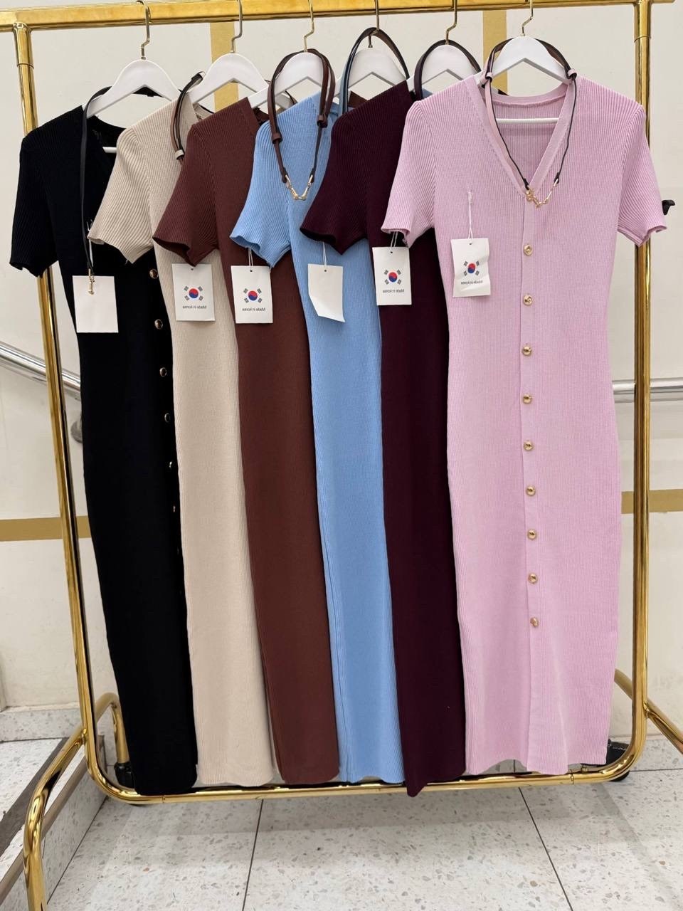 платье миди трикотажное,платье трикотажное,бордовое платье,платье женское,трикотажное платье миди с ремнем и золотистым декором