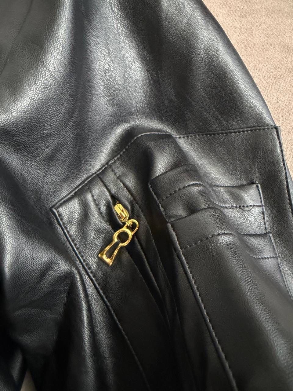 кожаная куртка,куртка бомбер,куртка стильная,женская кожаная куртка,куртка