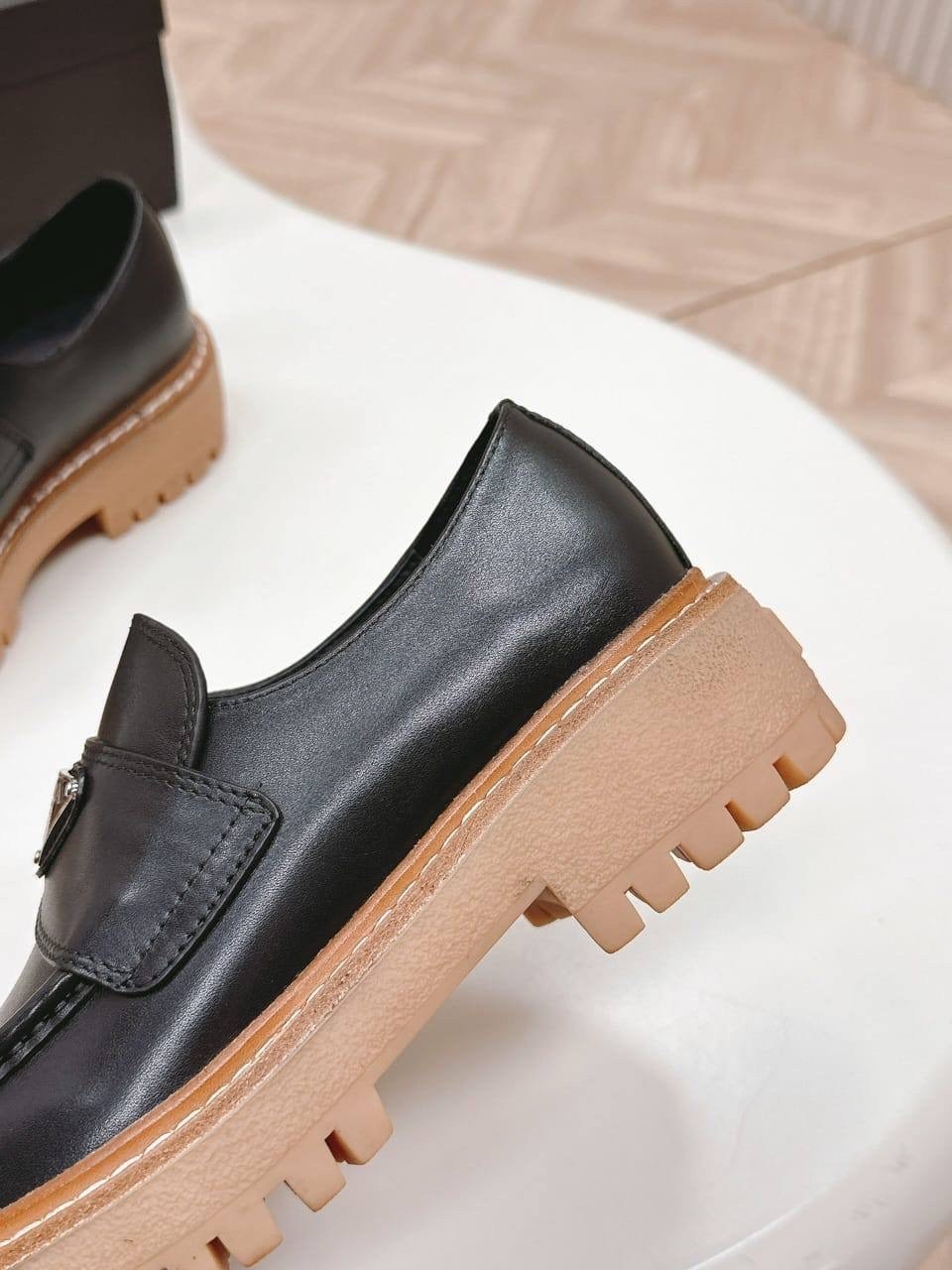 ,туфли лоферы женские,кожаные лоферы prada,лоферы женские коричневые,лоферы женские