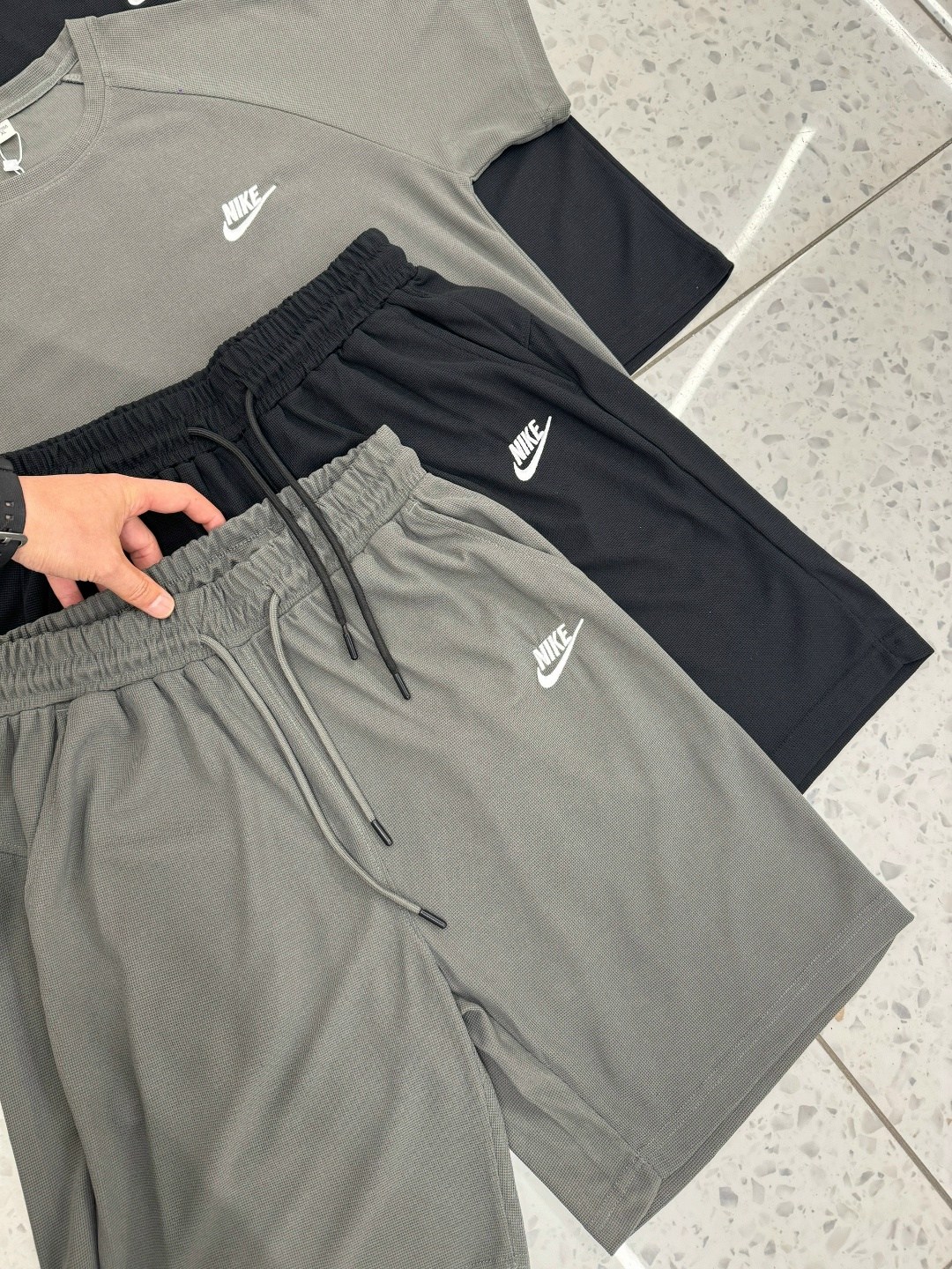 костюм спортивный мужской nike,спортивные костюмы nike,костюм спортивный мужской,спортивный костюм с футболкой и шортами,спортивные костюмы для мужчин