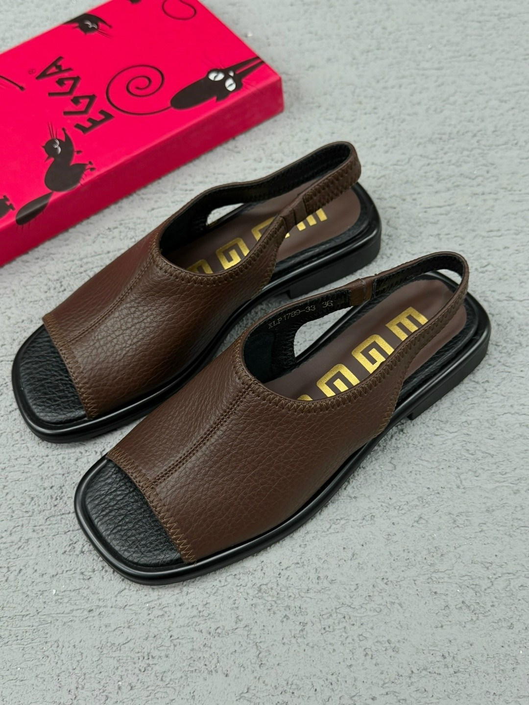 женские шлепанцы,тапочки кожаные,модные тапочки,модные шлепанцы,