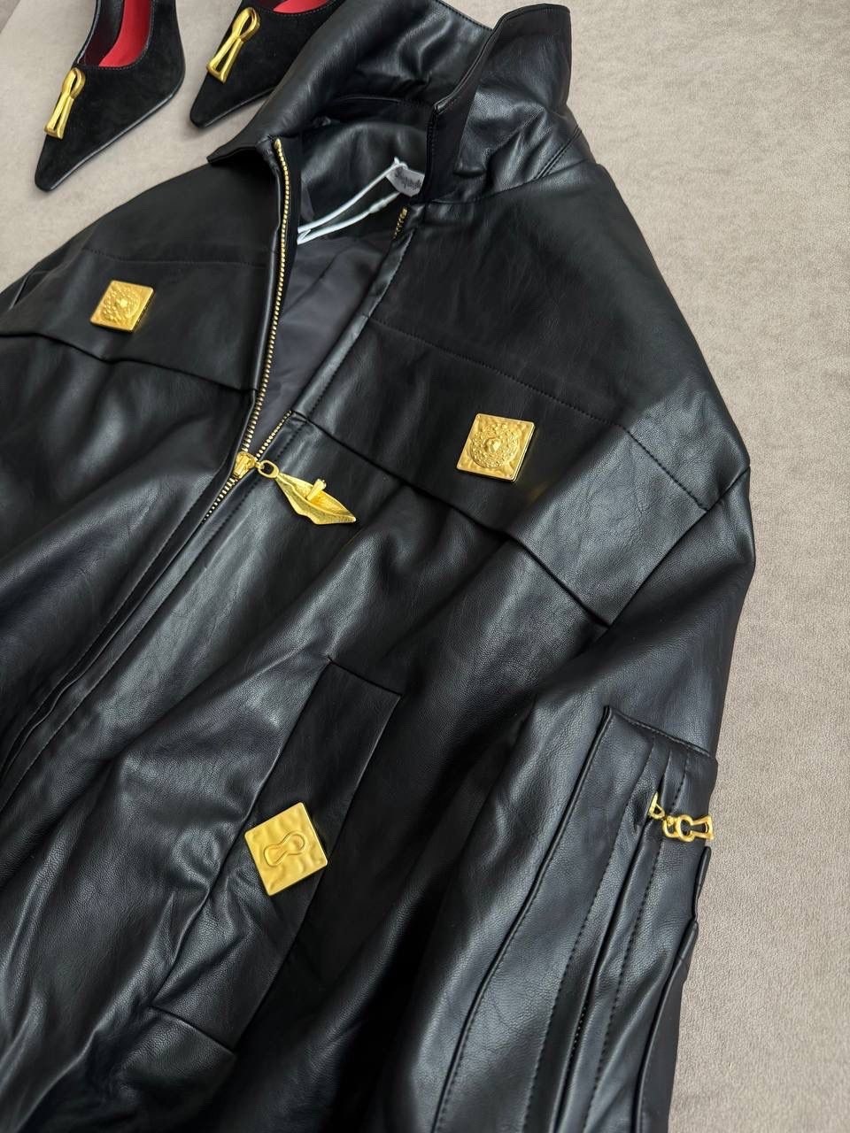 кожаная куртка,куртка бомбер,куртка стильная,женская кожаная куртка,куртка