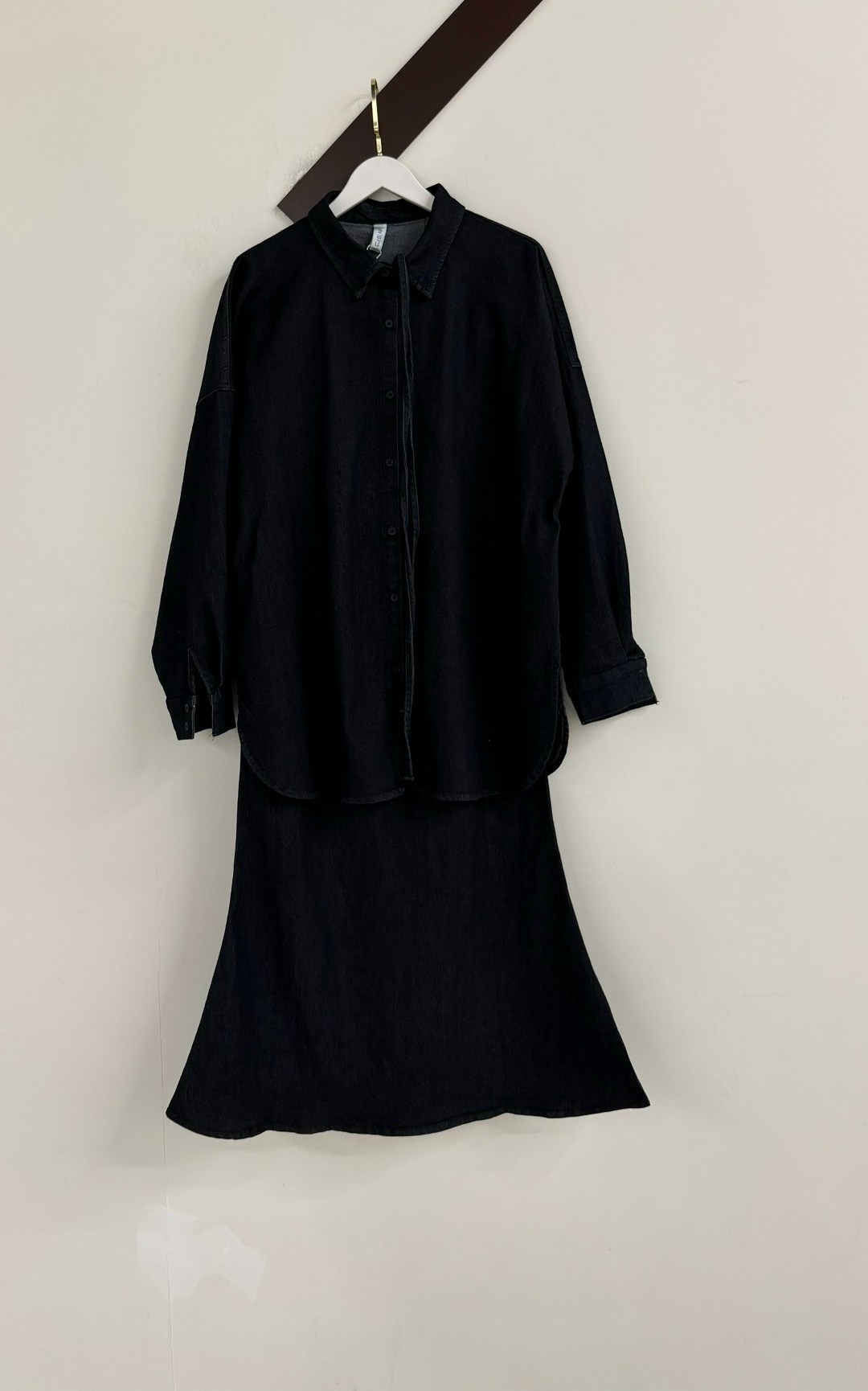 джинсовый костюм с юбкой,джинсовый костюм женский,джинсовый костюм женский с юбкой,джинсовое платье-рубашка длины миди,джинсовые костюмы