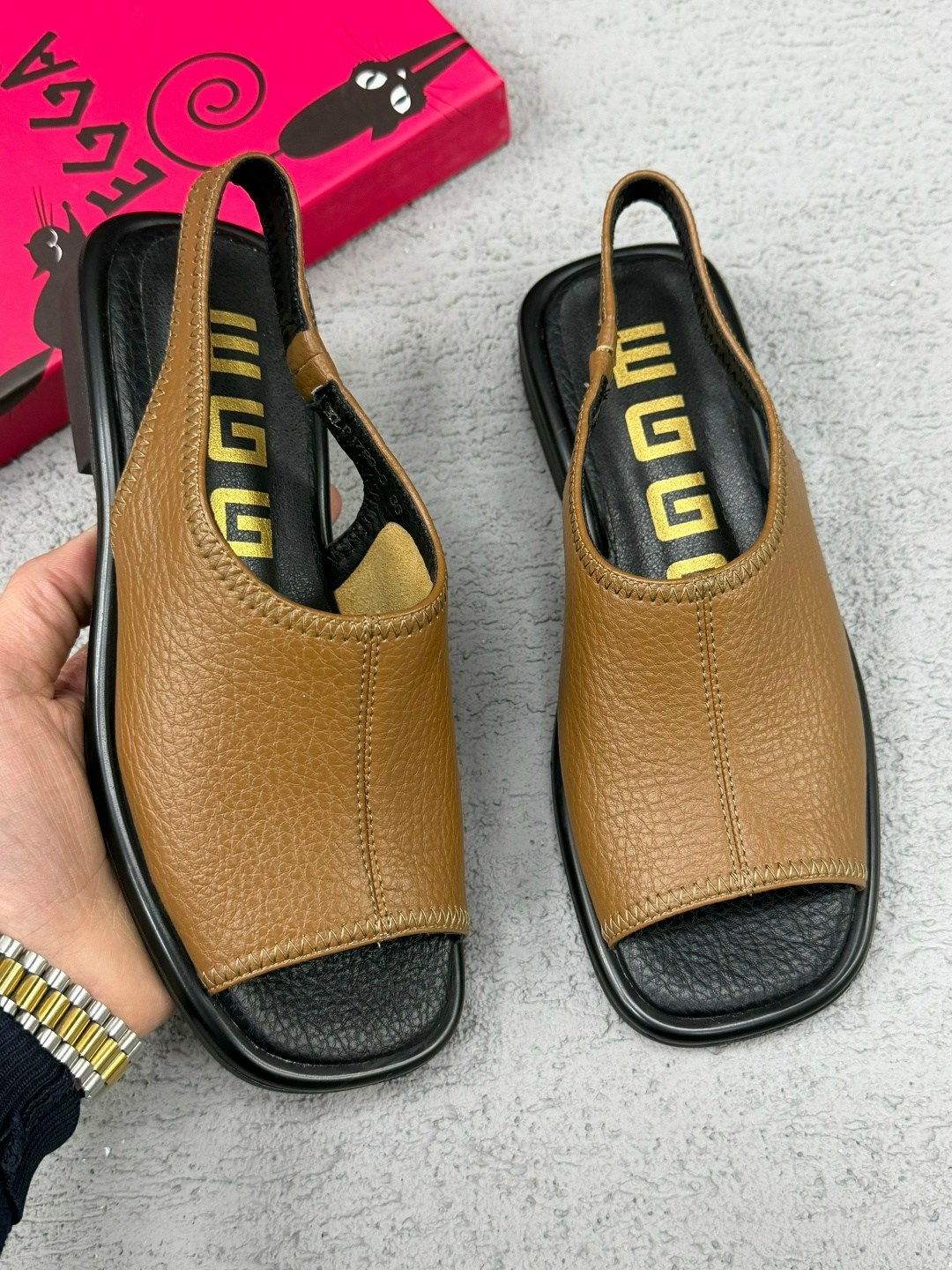 женские шлепанцы,тапочки кожаные,модные тапочки,модные шлепанцы,