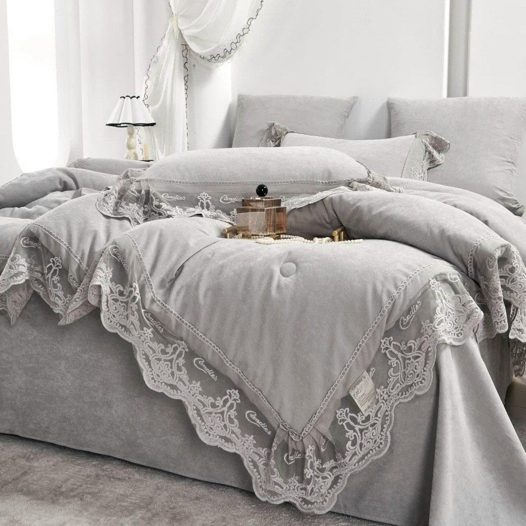 комплекты постельного белья,постельное белье,постельное белье с кружевом,белоснежный евро комплект с одеялом la perla lux satin с кружевом,постельное белье blumarine
