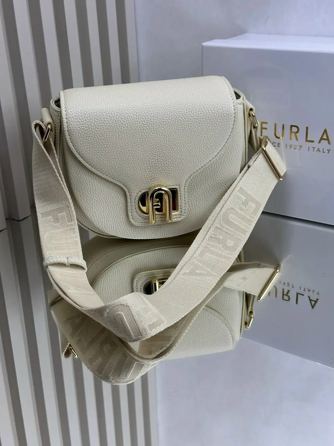 сумка furla,сумка женская furla,сумка через плечо furla lotus mini crossbody серо-бежевый,сумка фурла,сумка