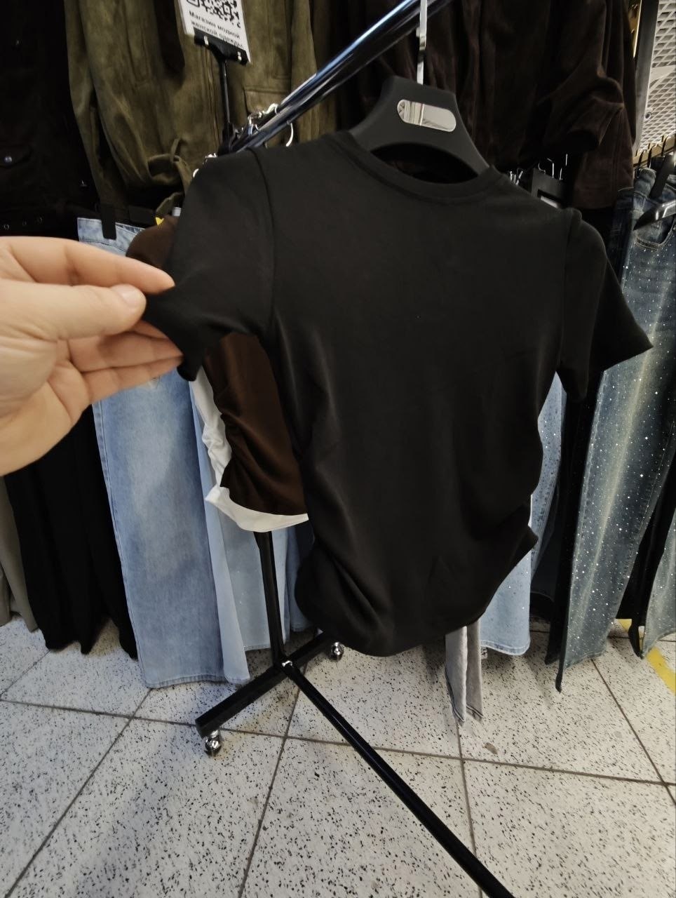 коричневая футболка женская,футболки женская,футболки модные,футболки для женщин,футболки и майки