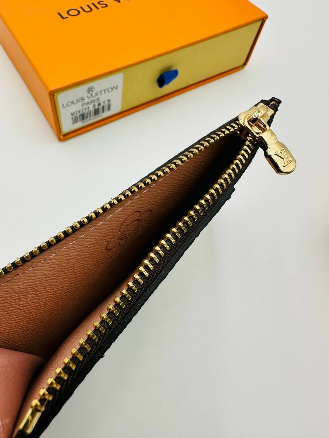 картхолдер louis vuitton,визитница louis vuitton,louis vuitton кошельки,обложка на паспорт louis vuitton,картхолдер луи виттон