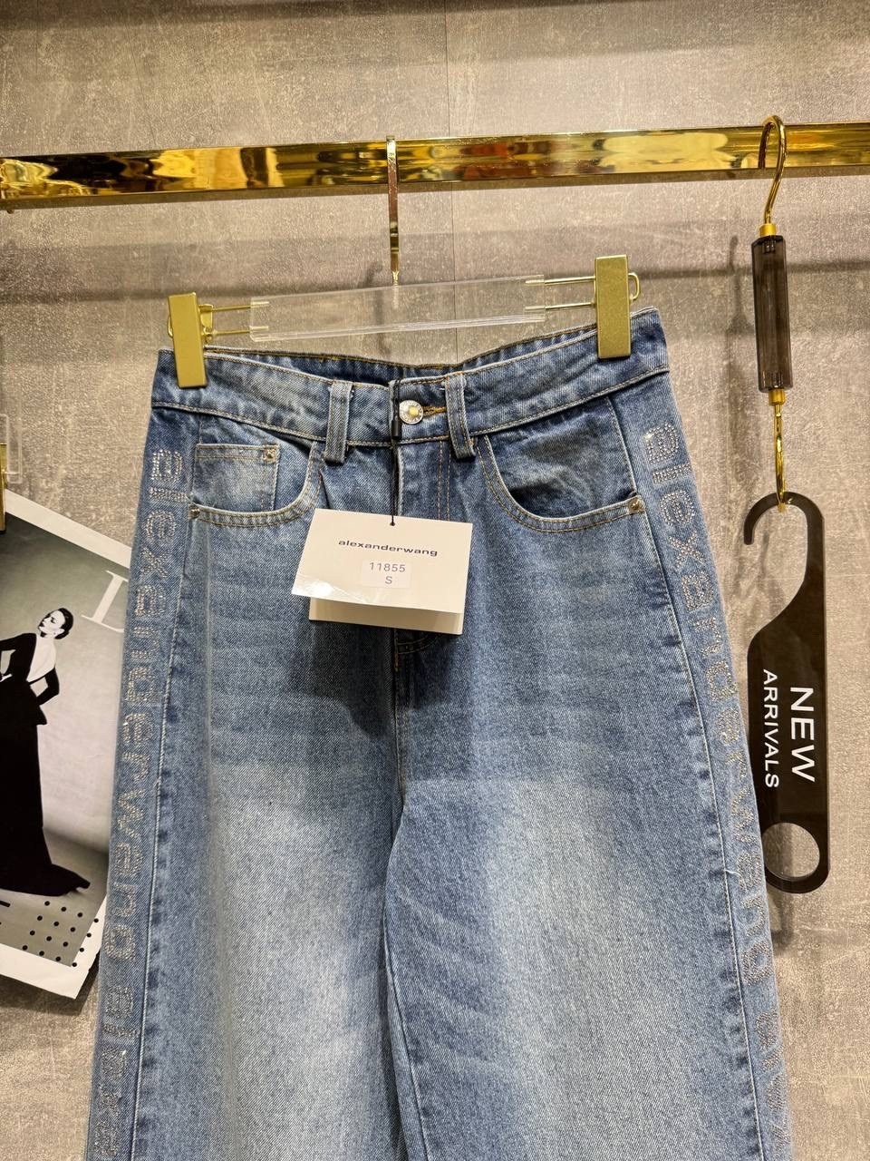 джинсы и жакет в стиле шанель,джинсы клеш,модные джинсы,твидовый жакет chanel с джинсами,модные образы