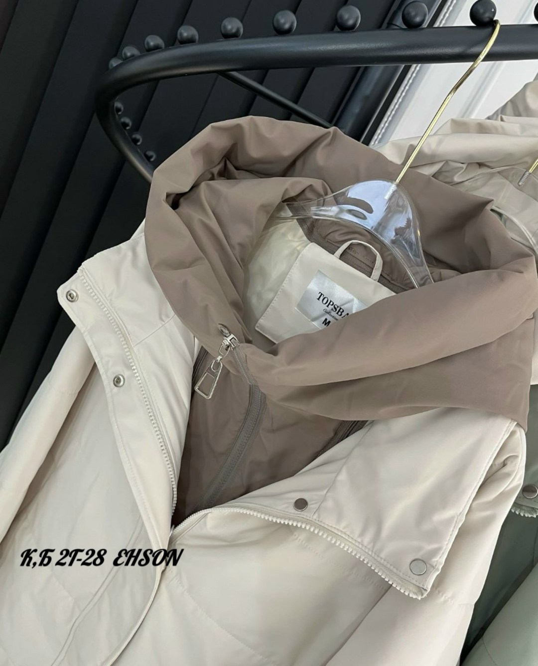 женская куртка,куртка с тканевым капюшоном женская,женская куртка демисезонная,стильная куртка,куртка