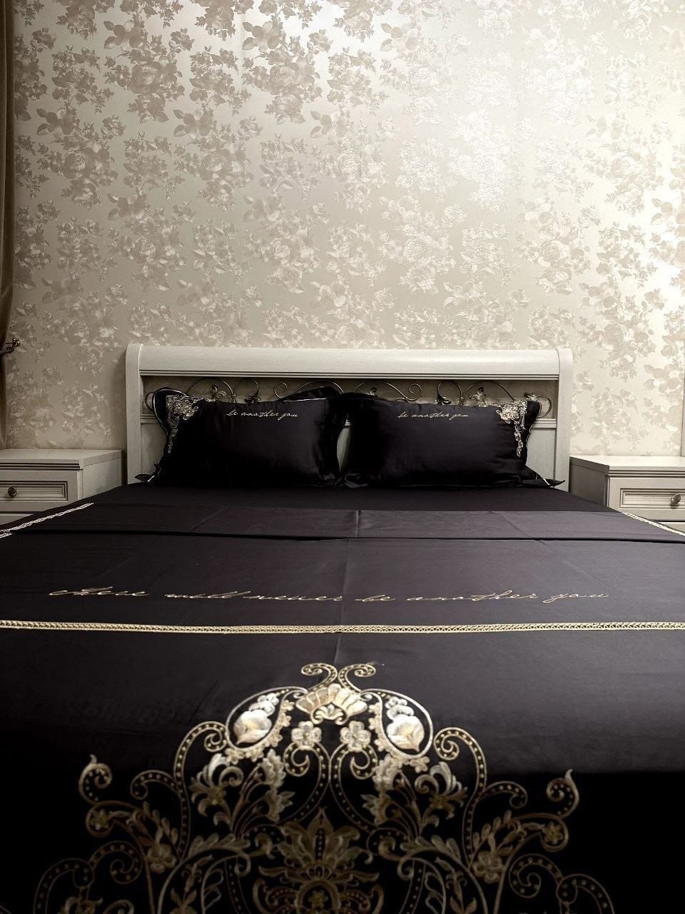 комплект постельного белья с вышивкой черный евро сатин,комплект постельного белья,комплект постельного белья сатин люкс евро,роскошный комплект постельного белья,комплект постельного белья с вышивкой