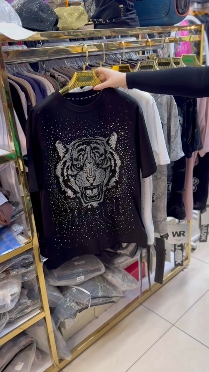 футболка со стразами,мужская футболка со стразами,футболки мужские,футболки женская,модные футболки со стразами