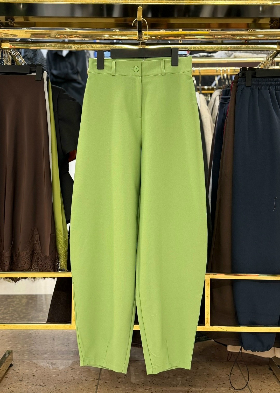 брюки классические,прямые брюки,повседневные брюки,брюки модные,широкие брюки