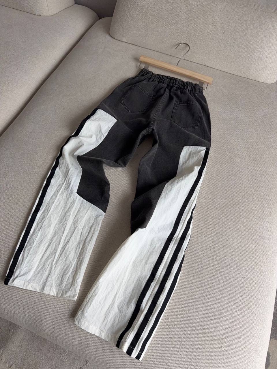 комбинированные джинсы,джинсы в полоску,джинсы модные,джинсы широкие,джинсы с лампасами