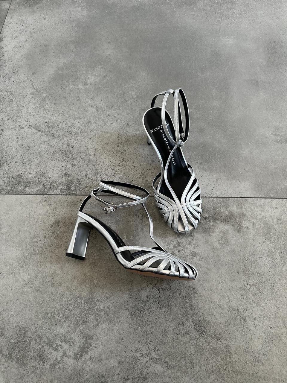 ,стильные босоножки,босоножки на каблуках,серебристые босоножки,босоножки женские