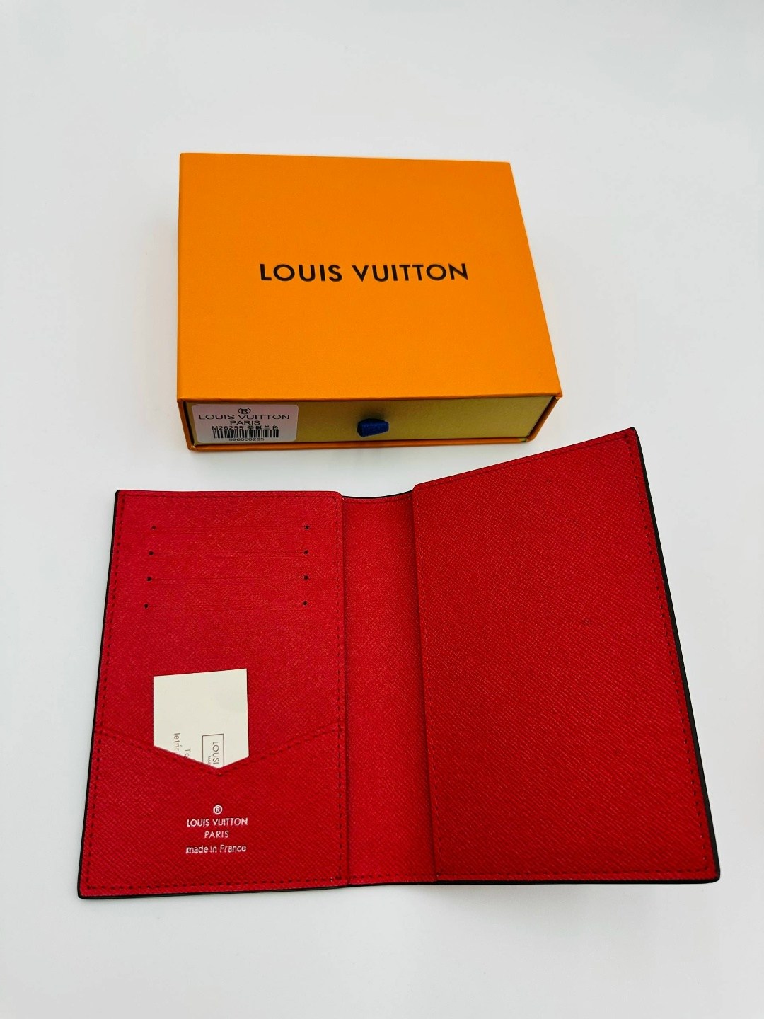 обложка для паспорта louis vuitton,обложка на паспорт louis vuitton print lion,чехол на паспорт луи виттон,обложка на паспорт louis vuitton tiamat,обложка для паспорта луи виттон