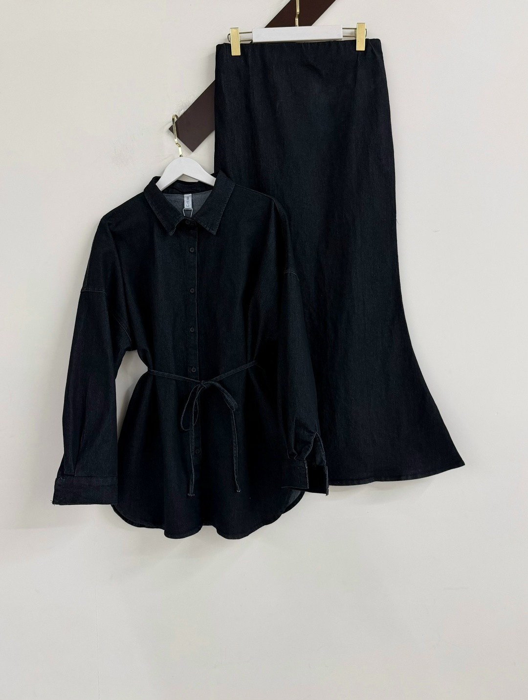 джинсовый костюм с юбкой,джинсовый костюм женский,джинсовый костюм женский с юбкой,джинсовое платье-рубашка длины миди,джинсовые костюмы