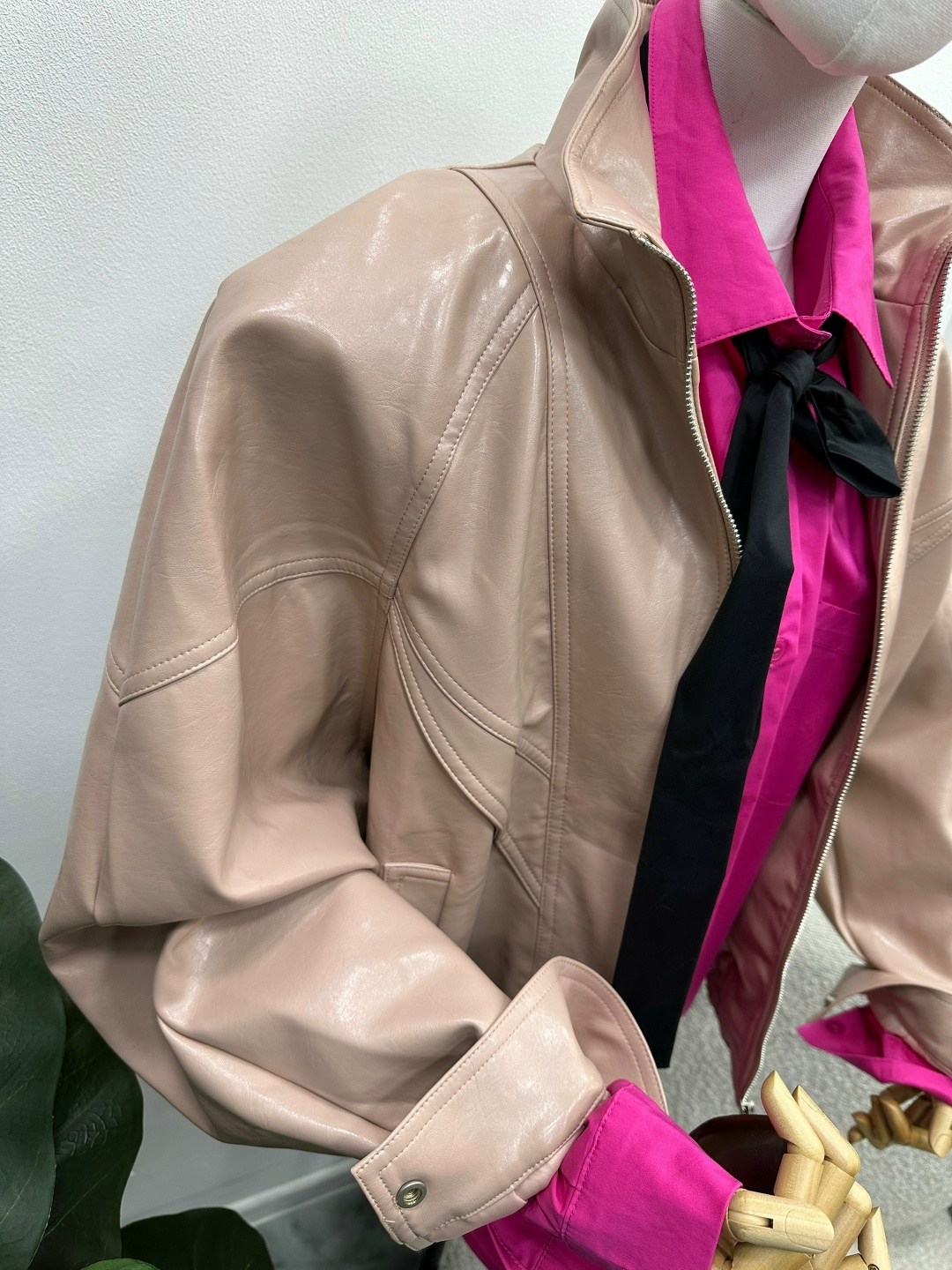 кожаная куртка,куртка косуха,женская куртка из искусственной кожи,женская куртка,куртка кожаная женская