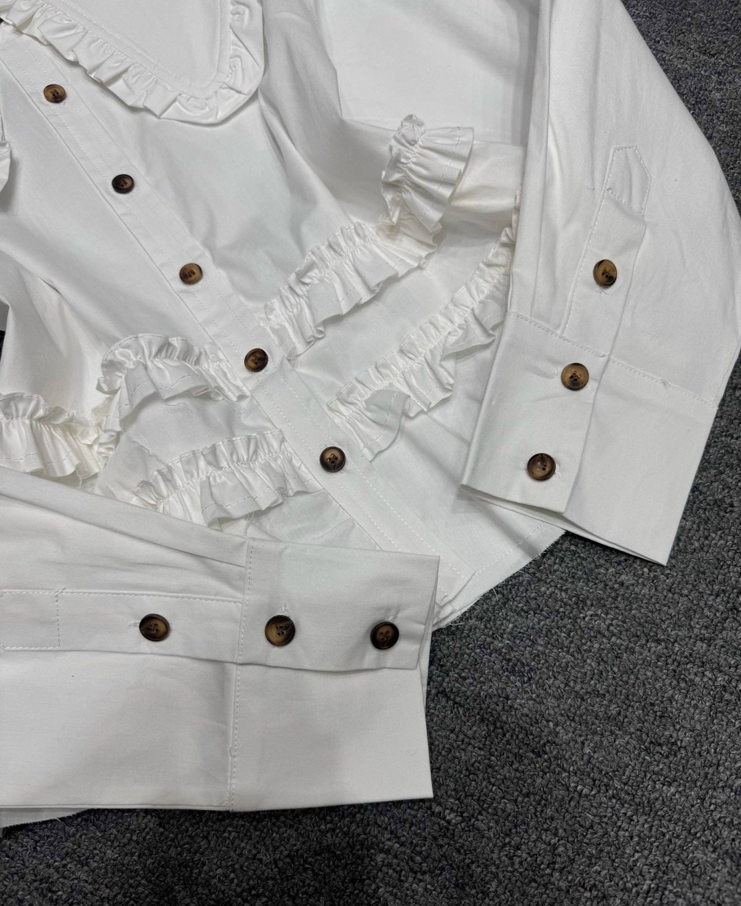 блузка с оборками,рубашка с оборками,рубашка с рюшами,модная блузка,женская рубашка с длинными рукавами