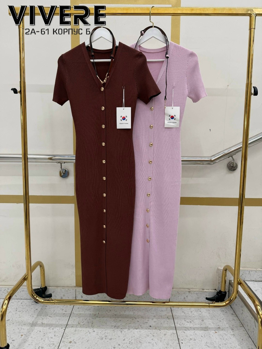 платье трикотажное с золотыми пуговками elia style,платье трикотажное с ремнем,трикотажное платье миди с пуговицами спереди и ремнем в тон,платье женское,трикотажное платье