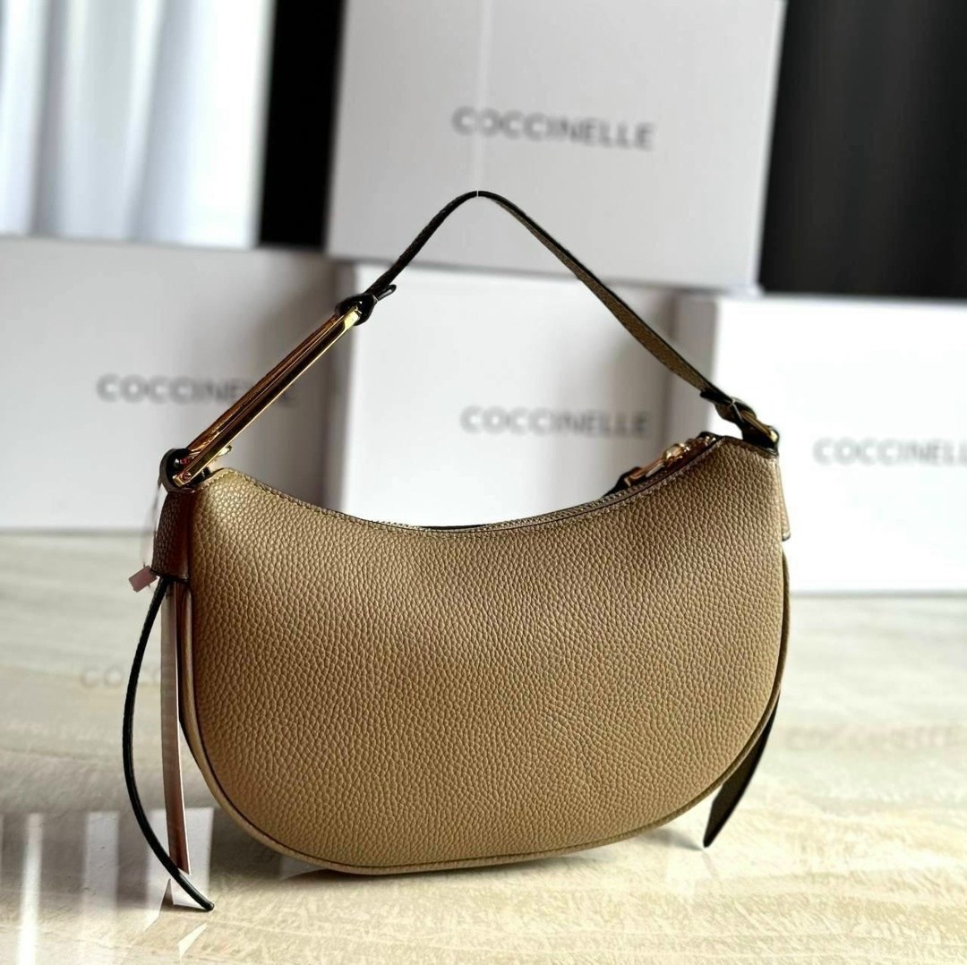 сумка coccinelle,женская сумка coccinelle,сумка coccinelle натуральная кожа,сумка через плечо coccinelle c-easy small цвет noir,женская сумка