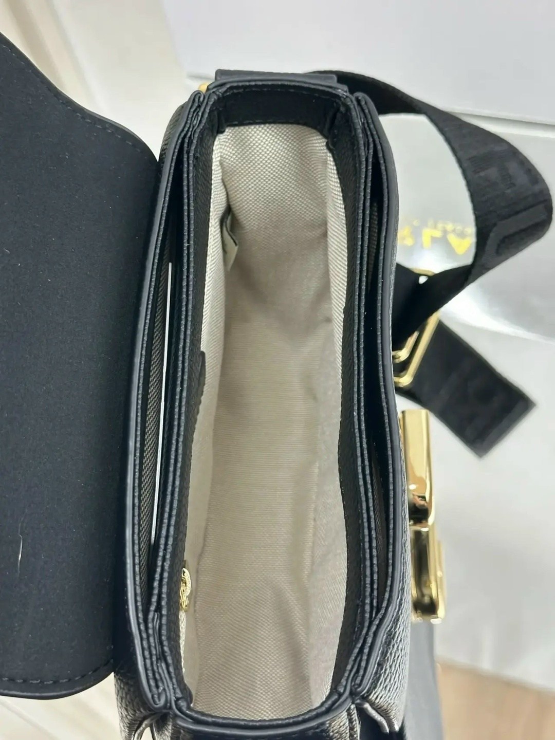 сумка furla,сумка женская furla,сумка через плечо furla lotus mini crossbody серо-бежевый,сумка фурла,сумка