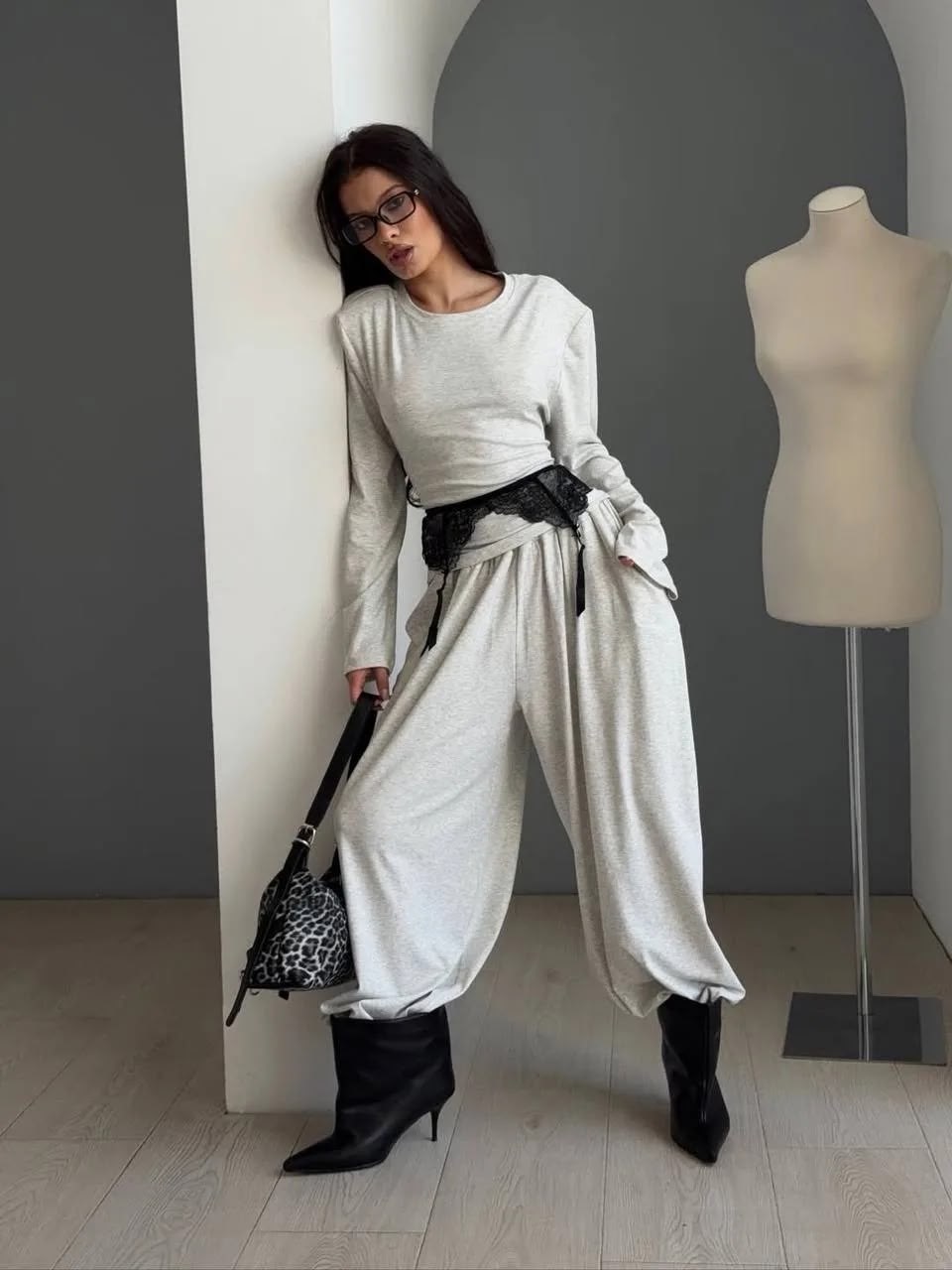 белый брючный костюм,брючный костюм,женский трикотажный брючный костюм,трикотажный брючный костюм,трикотажный костюм