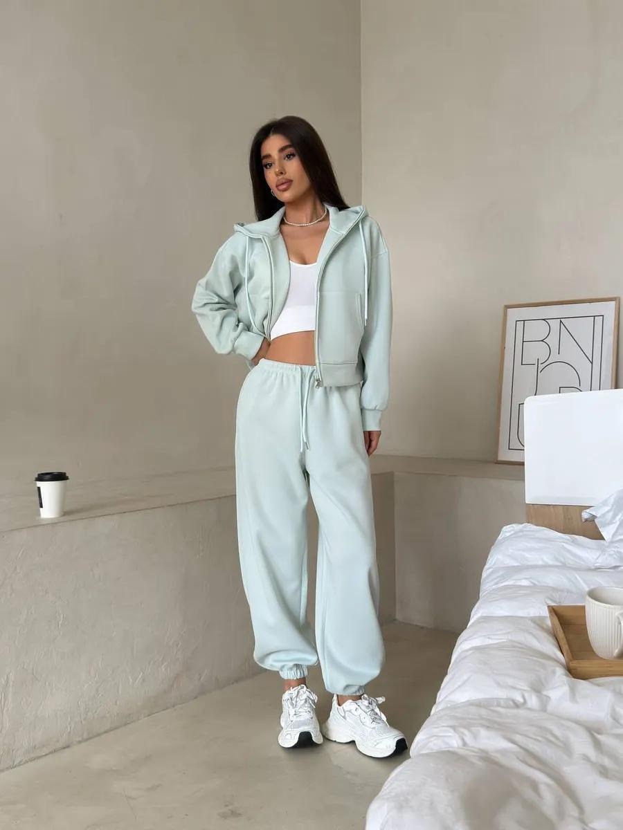 костюм спортивный со штанами джоггеры и зип худи micca цвет черный,спортивные костюмы на флисе,костюм спортивный женский,костюм спортивный со штанами джоггеры и зип худи micca,костюм спортивный