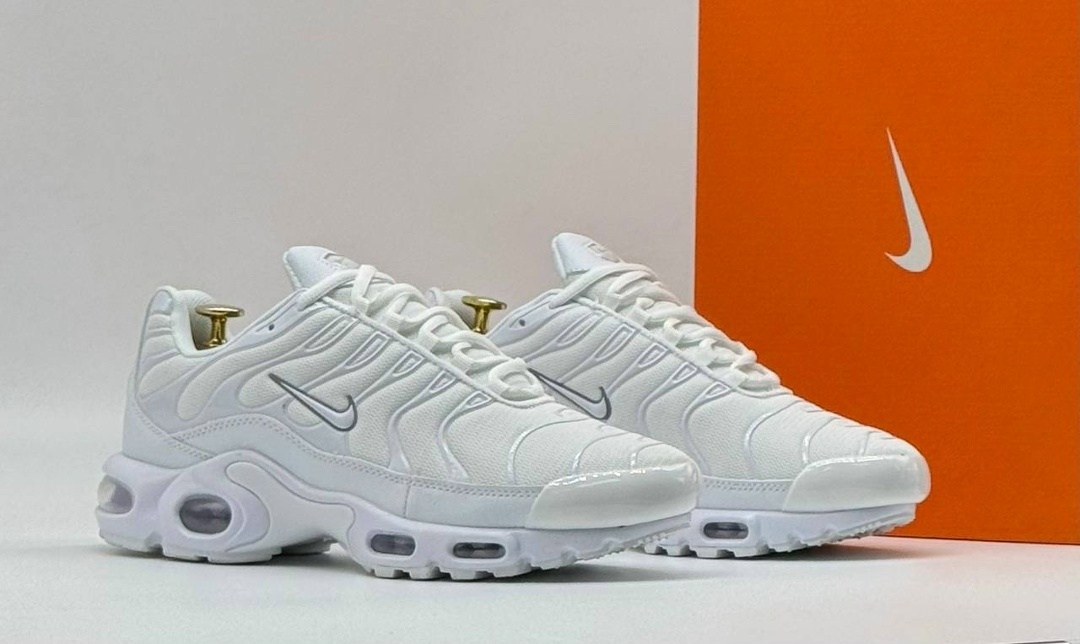 кроссовки nike air max tn plus,nike air max plus tn мужские кроссовки белые,nike air max tn plus white,кроссовки,кроссовки nike air max tn plus мужские